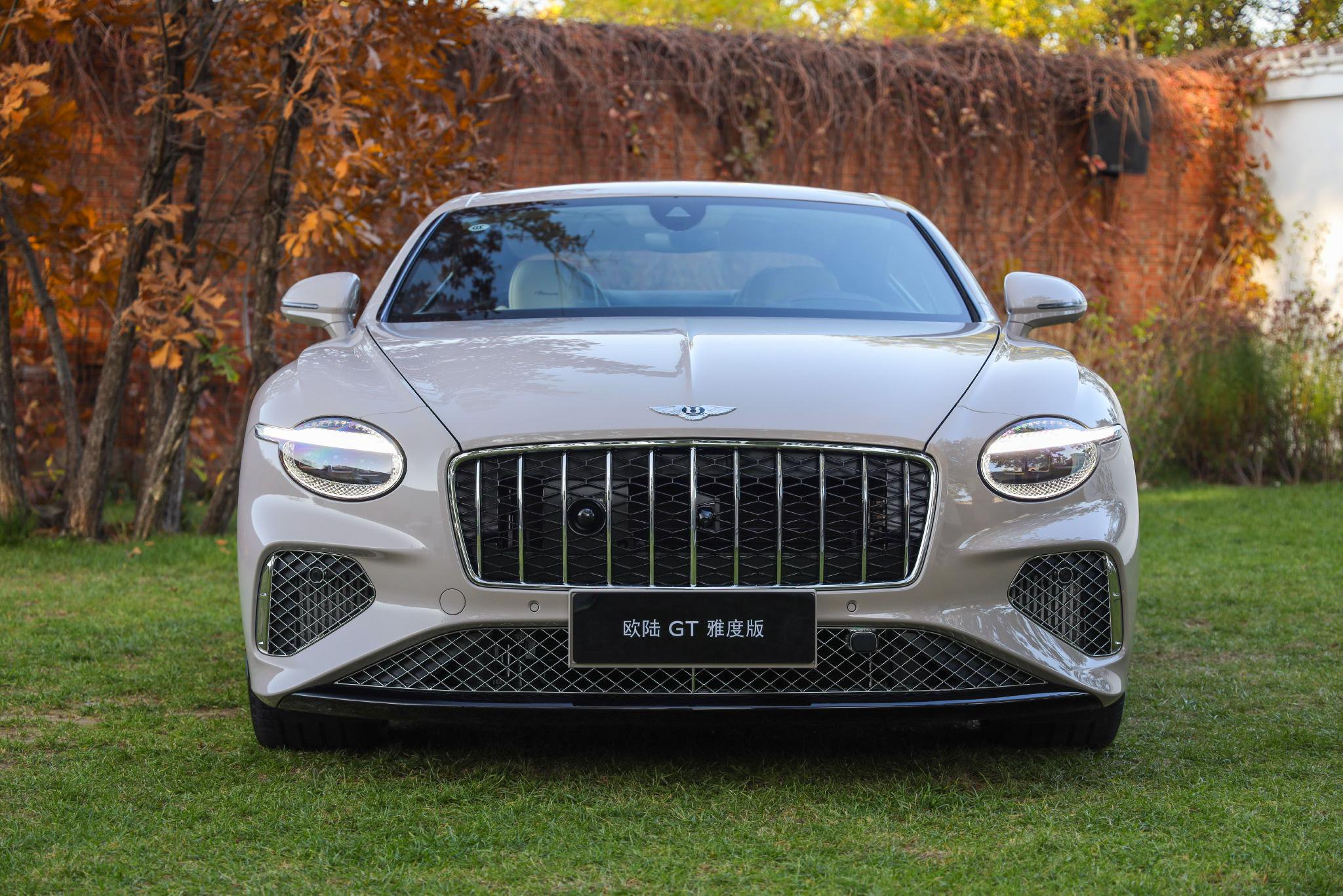 Discover the Luxurious Bentley Continental GT Azure: Performance Meets Elegance