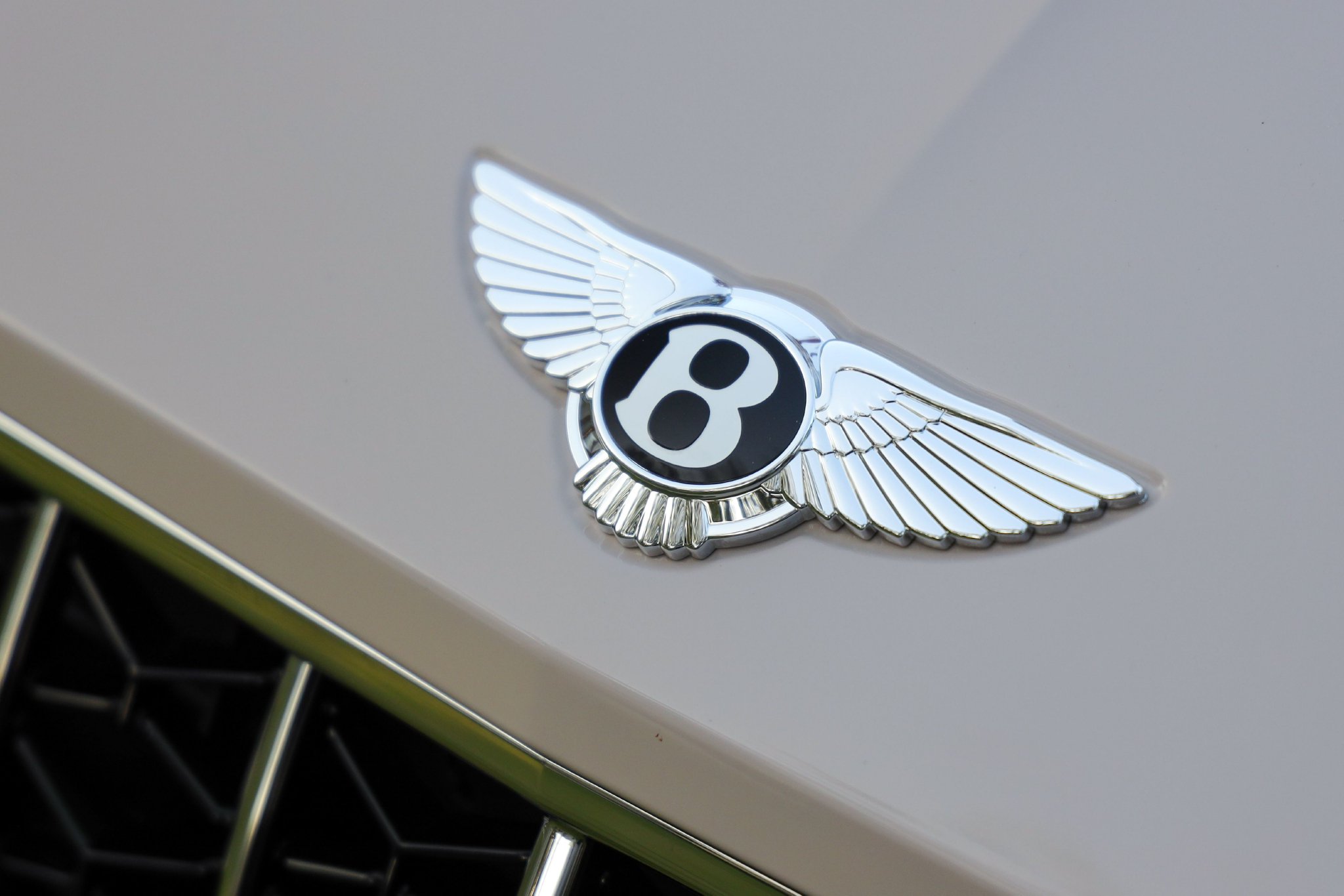 Discover the Luxurious Bentley Continental GT Azure: Performance Meets Elegance