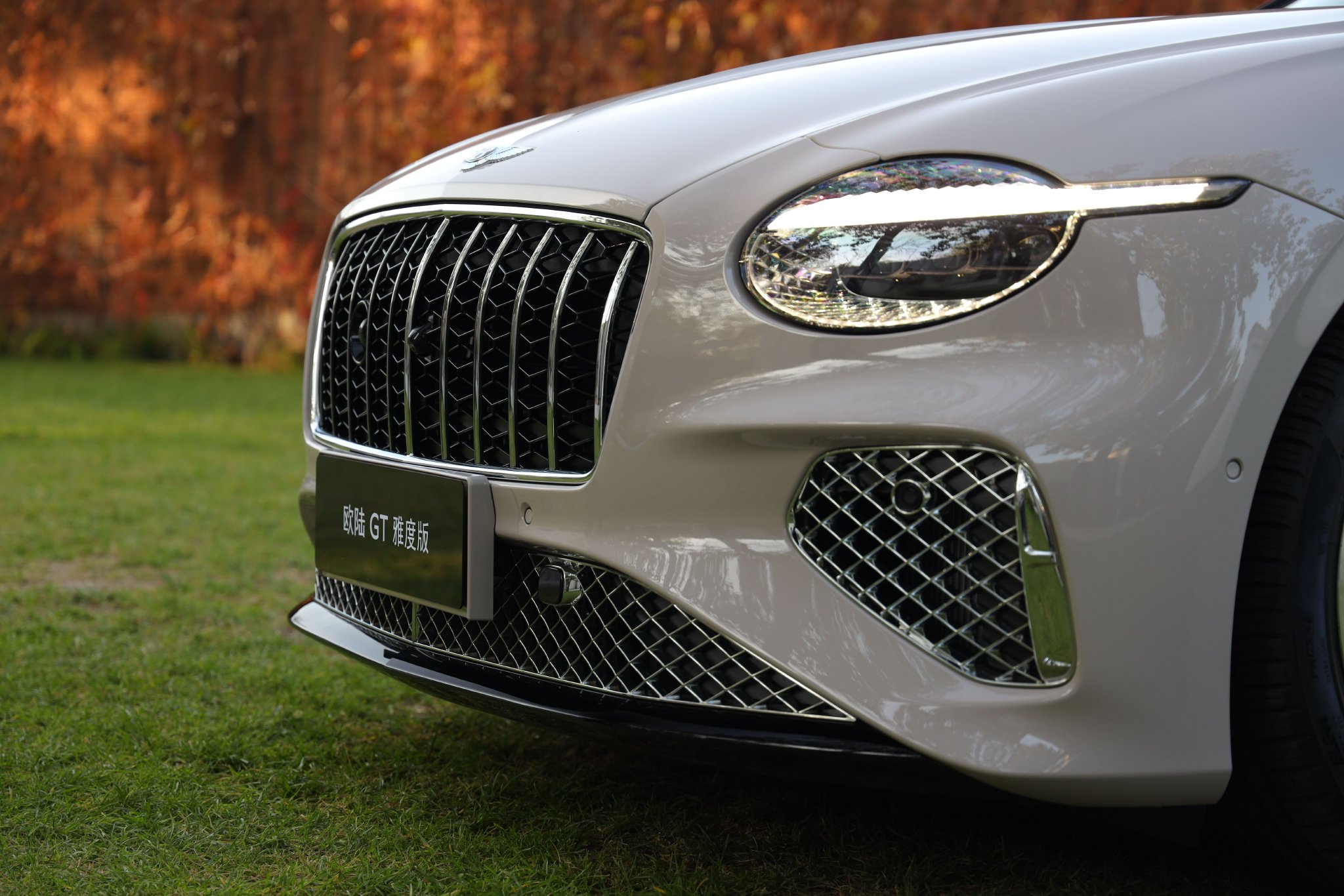 Discover the Luxurious Bentley Continental GT Azure: Performance Meets Elegance