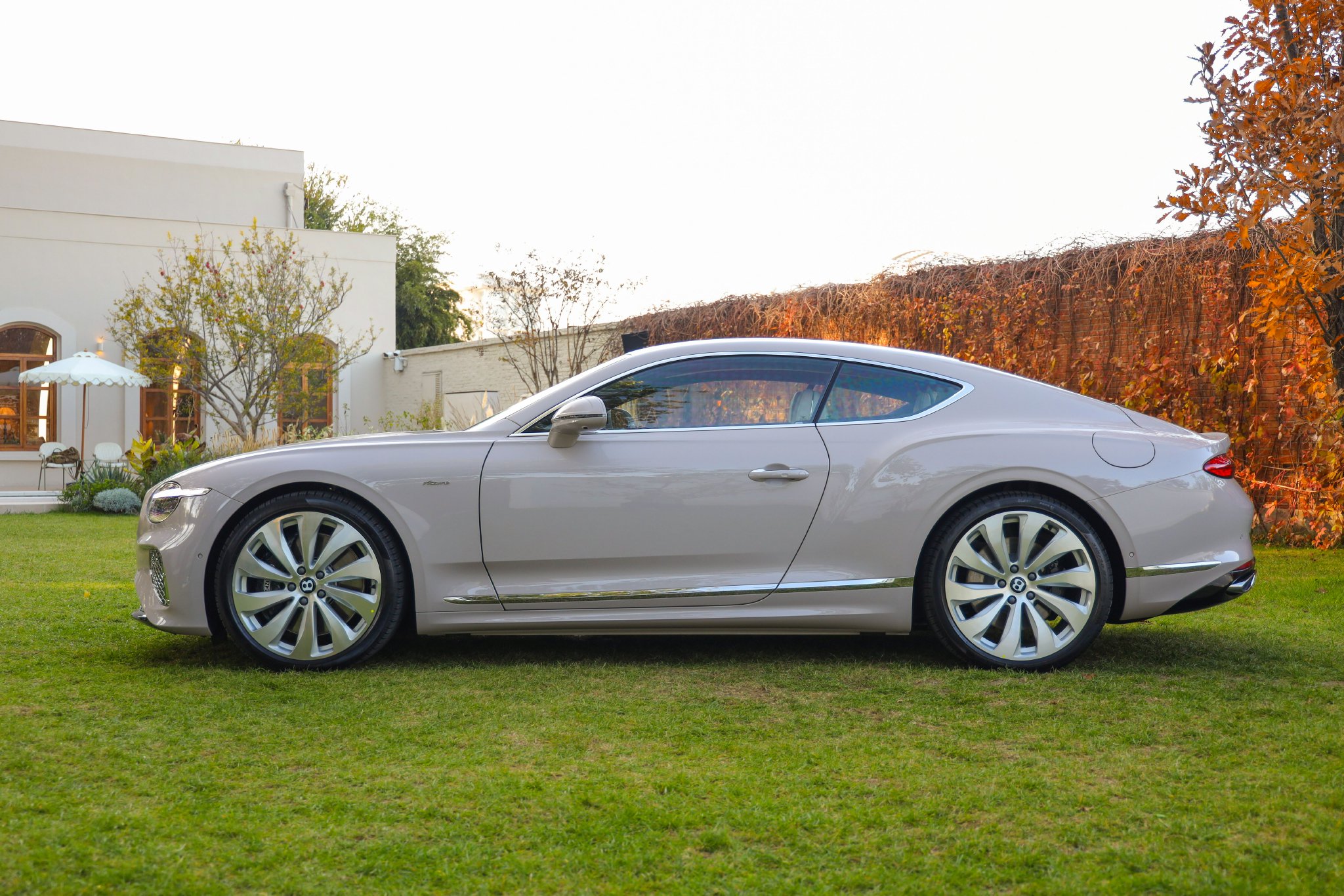 Discover the Luxurious Bentley Continental GT Azure: Performance Meets Elegance