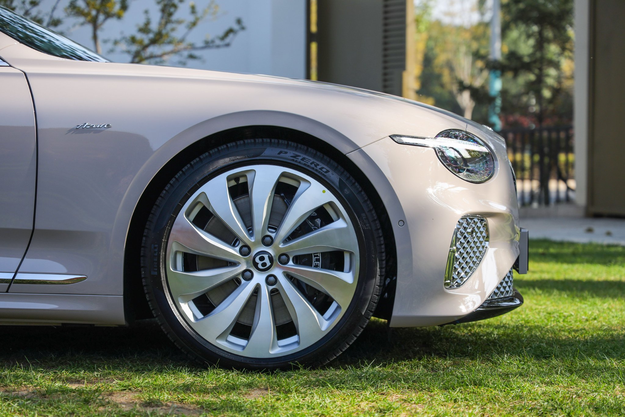 Discover the Luxurious Bentley Continental GT Azure: Performance Meets Elegance