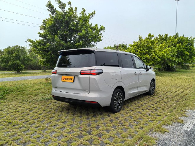 Discover the Wuling Xingguang 730: A Versatile MPV with Hybrid Power Options