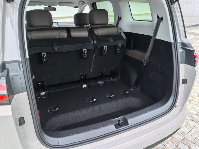 Discover the Wuling Xingguang 730: A Versatile MPV with Hybrid Power Options