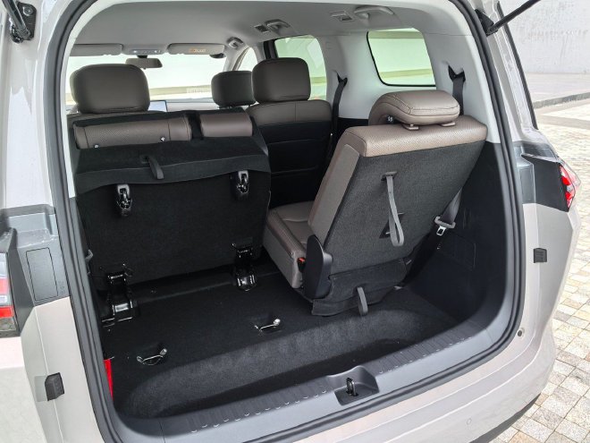 Discover the Wuling Xingguang 730: A Versatile MPV with Hybrid Power Options