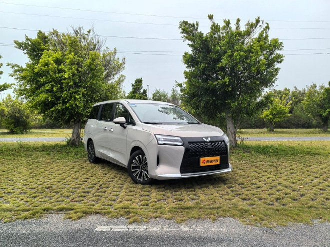 Discover the Wuling Xingguang 730: A Versatile MPV with Hybrid Power Options