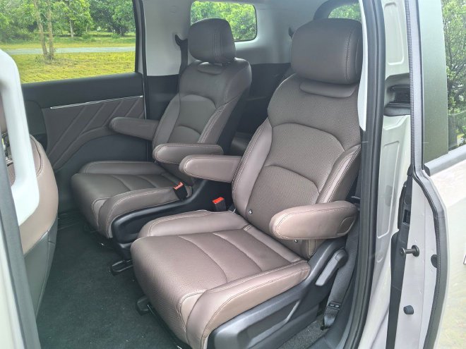 Discover the Wuling Xingguang 730: A Versatile MPV with Hybrid Power Options