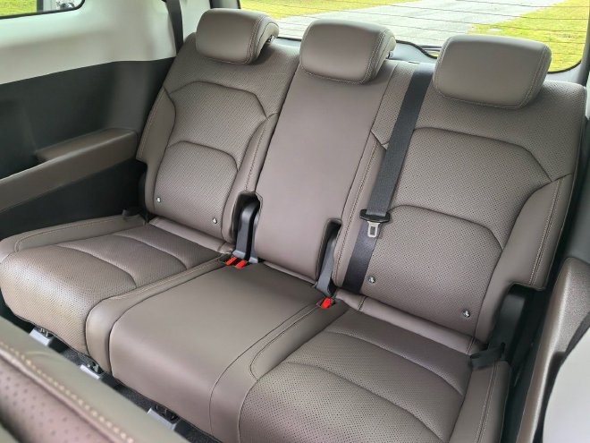 Discover the Wuling Xingguang 730: A Versatile MPV with Hybrid Power Options