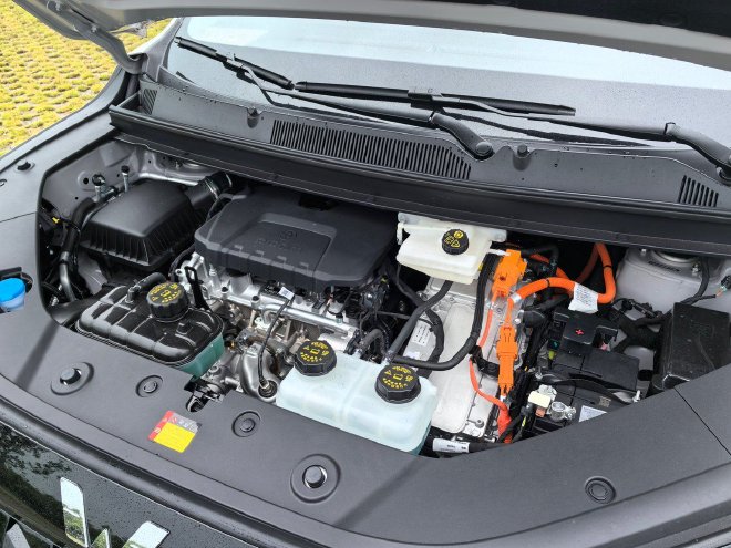 Discover the Wuling Xingguang 730: A Versatile MPV with Hybrid Power Options