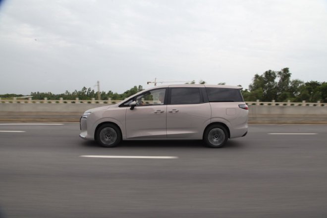 Discover the Wuling Xingguang 730: A Versatile MPV with Hybrid Power Options