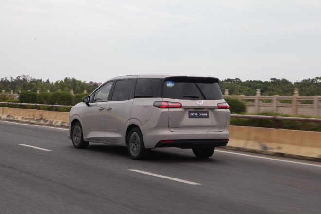 Discover the Wuling Xingguang 730: A Versatile MPV with Hybrid Power Options