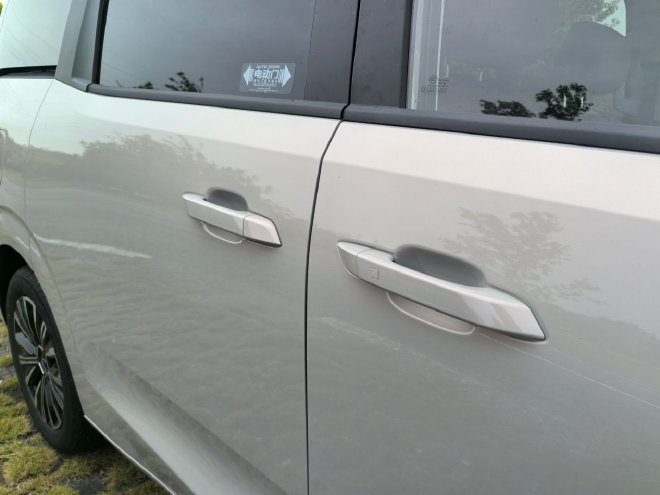 Discover the Wuling Xingguang 730: A Versatile MPV with Hybrid Power Options