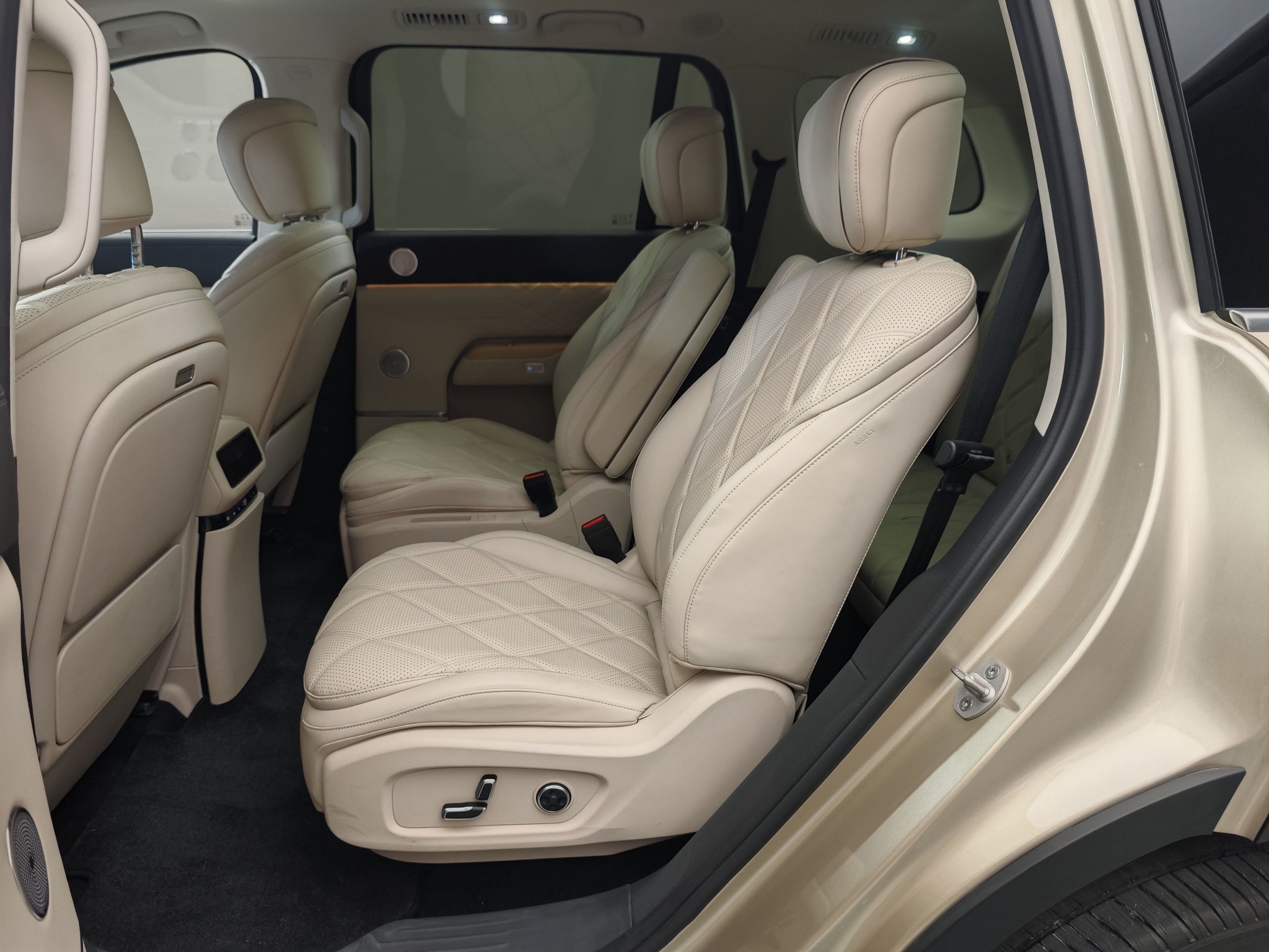 Discover Chery's Fengyun T11: A Luxurious Flagship SUV with Cutting-Edge Tech