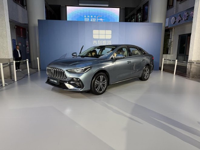 Geely's Xingyao 6: Stylish Plug-in Hybrid Sedan with Unbeatable Prices!