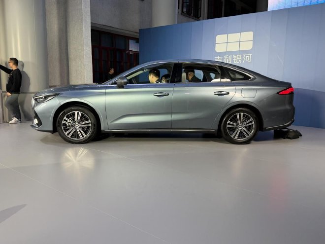 Geely's Xingyao 6: Stylish Plug-in Hybrid Sedan with Unbeatable Prices!