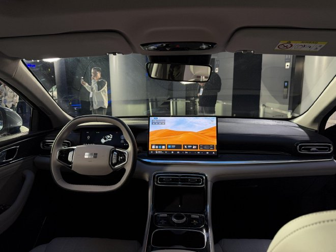 Geely's Xingyao 6: Stylish Plug-in Hybrid Sedan with Unbeatable Prices!