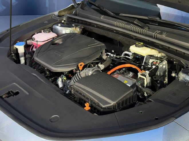 Geely's Xingyao 6: Stylish Plug-in Hybrid Sedan with Unbeatable Prices!